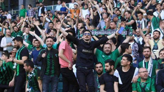 Kocaelispor-Manisa FK maçını bakın kaç taraftar izledi?