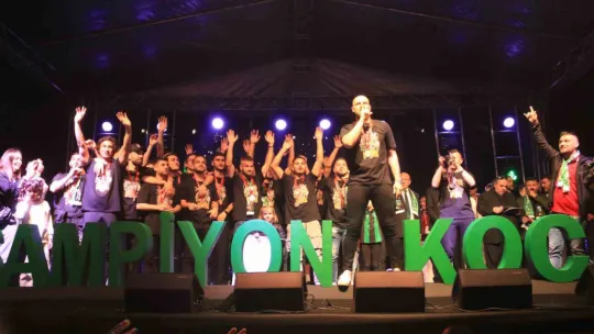 Kocaelispor şampiyonluğu böyle kutladı