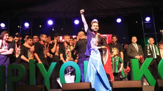 Kocaelispor şampiyonluğu böyle kutladı
