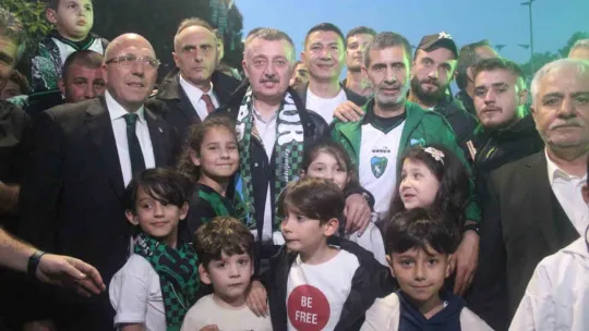 Kocaelispor şampiyonluğu böyle kutladı