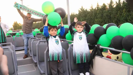 Kocaelispor şampiyonluğu böyle kutladı
