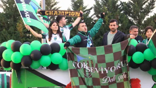Kocaelispor şampiyonluğu böyle kutladı