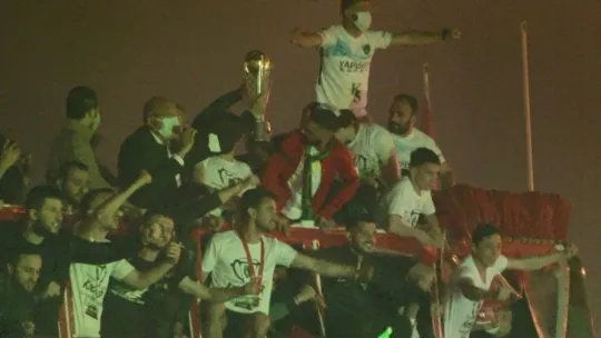 Kocaelispor şampiyonluk kupası ile şehir turu attı!