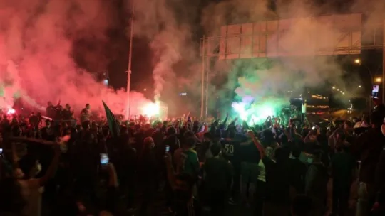 Kocaelispor şampiyonluk kupası ile şehir turu attı!