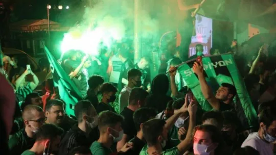 Kocaelispor taraftarları sokaklara döküldü!