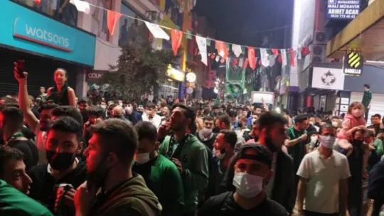 Kocaelispor taraftarları sokaklara döküldü!
