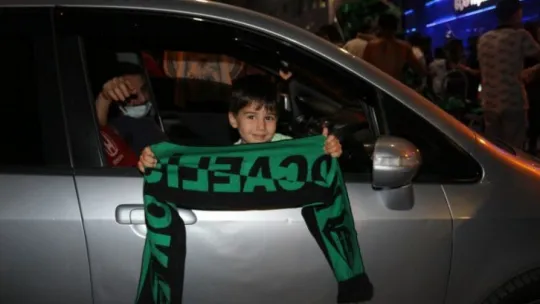Kocaelispor taraftarları sokaklara döküldü!
