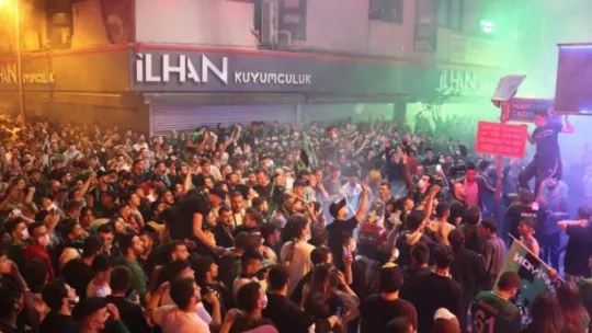 Kocaelispor taraftarları sokaklara döküldü!