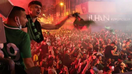 Kocaelispor taraftarları sokaklara döküldü!