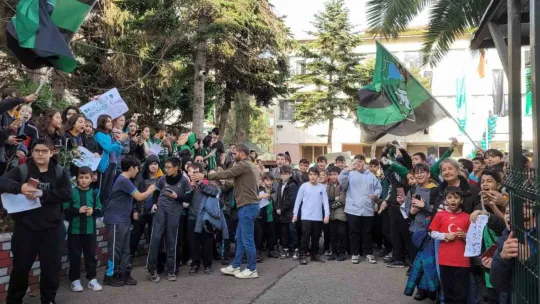 Kocaelispor'un golcüsü okullarda yıldız gibi karşılandı