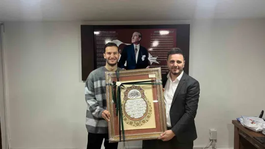 Kocaelispor'un golcüsü okullarda yıldız gibi karşılandı