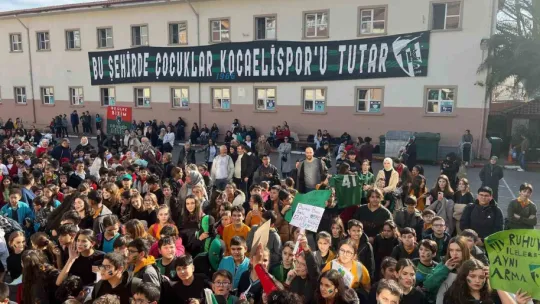 Kocaelispor'un golcüsü okullarda yıldız gibi karşılandı