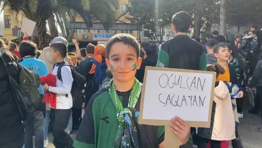 Kocaelispor'un golcüsü okullarda yıldız gibi karşılandı