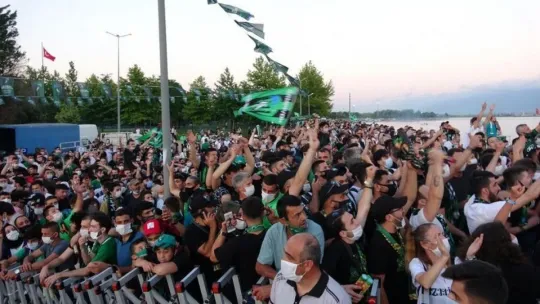 Kocaelispor'un şampiyonluğu tüm kentte coşkuyla kutlandı