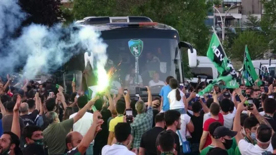 Kocaelispor'un şampiyonluğu tüm kentte coşkuyla kutlandı