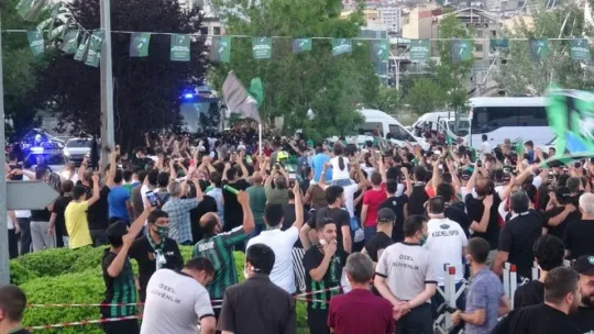 Kocaelispor'un şampiyonluğu tüm kentte coşkuyla kutlandı