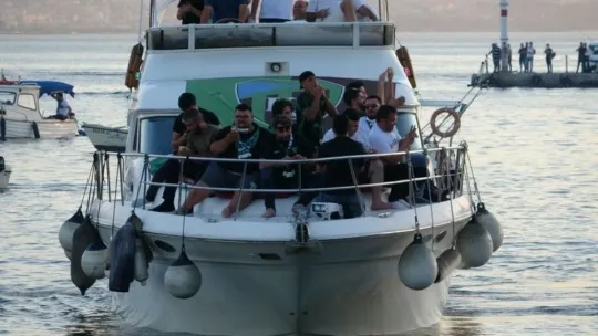 Kocaelispor'un şampiyonluğu tüm kentte coşkuyla kutlandı