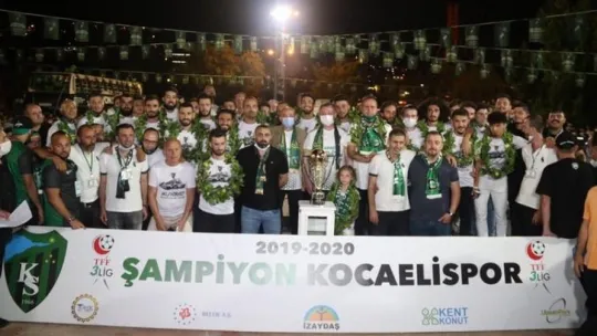 Kocaelispor'un şampiyonluğu tüm kentte coşkuyla kutlandı