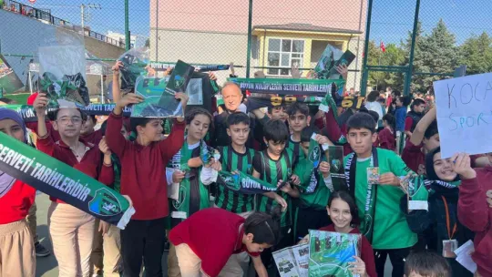 Kocaelisporlu futbolcular öğreniciler ile bir araya geldi