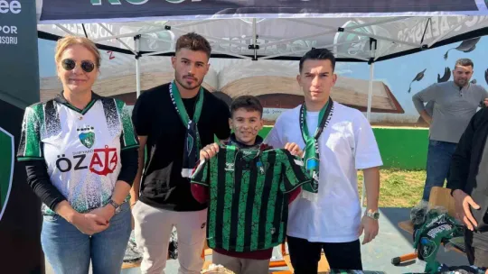 Kocaelisporlu futbolcular öğreniciler ile bir araya geldi