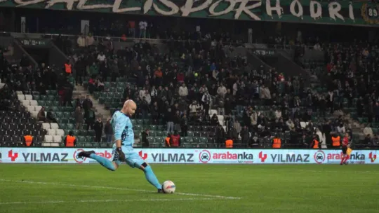 Kocaelisporlu futbolcular taraftar evlerinde iftar masalarına oturdu