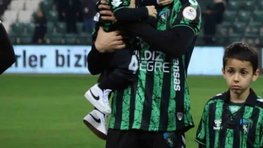 Kocaelisporlu futbolcular taraftar evlerinde iftar masalarına oturdu