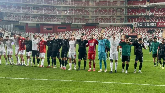 Kocaelisporlu taraftarlar Antalyaspor'a kesilen para cezasına ortak oldu