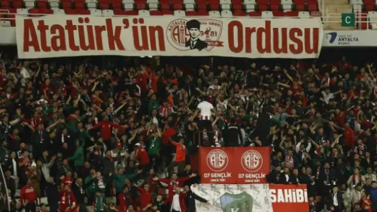 Kocaelisporlu taraftarlar Antalyaspor'a kesilen para cezasına ortak oldu