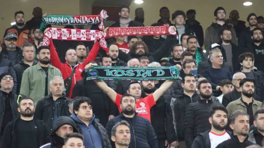 Kocaelisporlu taraftarlar Antalyaspor'a kesilen para cezasına ortak oldu