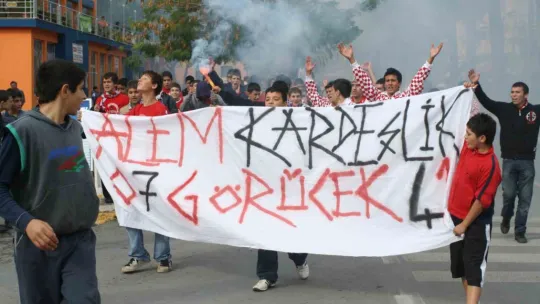 Kocaelisporlu taraftarlar Antalyaspor'a kesilen para cezasına ortak oldu