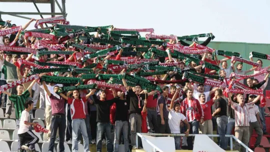 Kocaelisporlu taraftarlar Antalyaspor'a kesilen para cezasına ortak oldu
