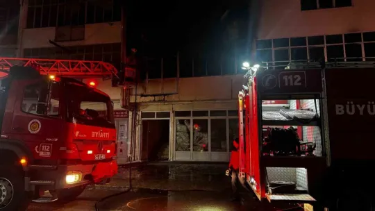Koltuk üretimi yapan atölye alev alev yandı