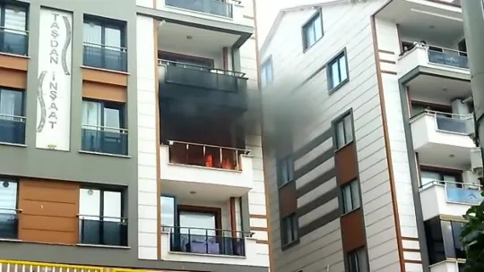Kombi patladı, daire alevlere teslim oldu
