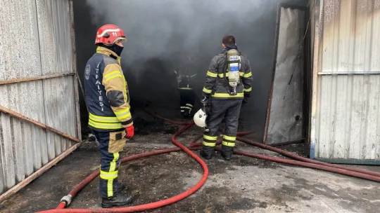 Kömür imalatı yapılan iş yeri alev alev yandı