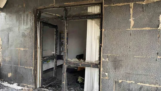Kömür sobası evi yaktı