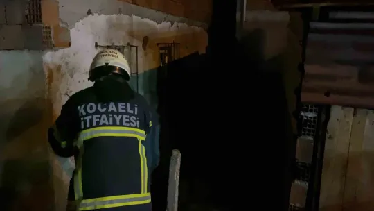 Kömürlükte çıkan yangın mahalleliyi sokağa döktü