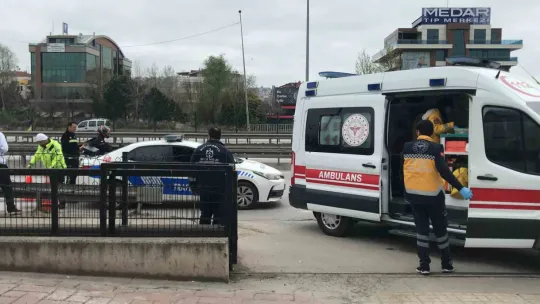 Kontrolden çıkan kamyonet bariyerlere çarptı
