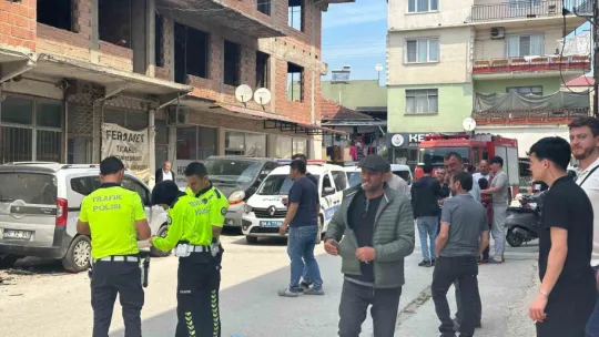 Kontrolden çıkan kamyonet önce park halindeki 5 araca sonra duvara çarptı