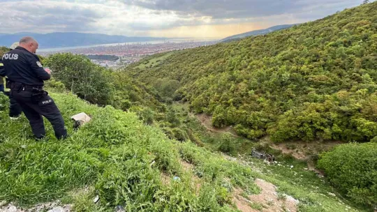 Kontrolden çıkan otomobil 150 metrelik uçuruma yuvarlandı: 2 yaralı