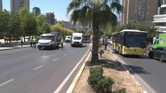 Kontrolden çıkan otomobil ağaca çarpıp karşı şeride geçti: 4 yaralı