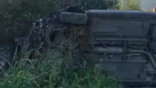 Kontrolden çıkan otomobil elektrik direğine çarparak yan yattı: 1 yaralı
