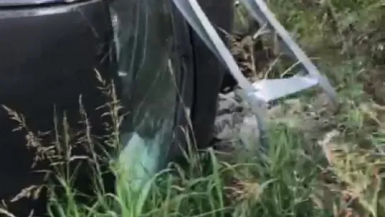 Kontrolden çıkan otomobil elektrik direğine çarparak yan yattı: 1 yaralı
