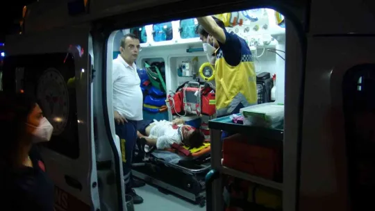 Kontrolden çıkan otomobil takla attı: 1'i ağır 4 yaralı