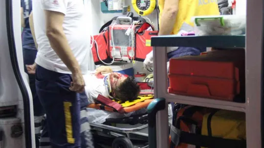 Kontrolden çıkan otomobil takla attı: 1'i ağır 4 yaralı