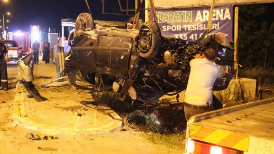 Kontrolden çıkan otomobil takla attı: 1'i ağır 4 yaralı