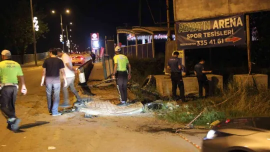 Kontrolden çıkan otomobil takla attı: 1'i ağır 4 yaralı