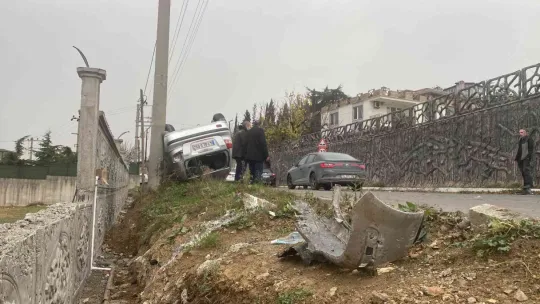 Kocaeli'de kontrolden çıkan otomobil takla attı