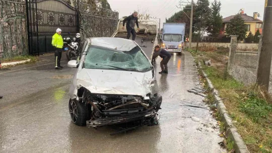 Kocaeli'de kontrolden çıkan otomobil takla attı