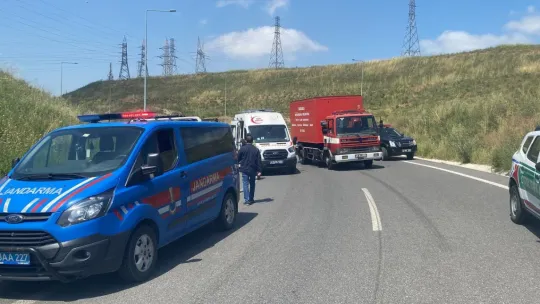 Kontrolden çıkan tır yan yattı: Kimyasal madde yola saçıldı