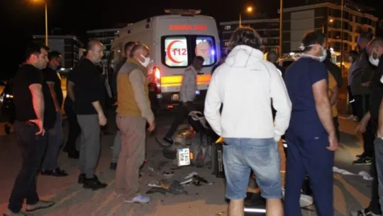 Kontrolsüz kavşakta otomobil ile motorlu kurye çarpıştı: 1 yaralı